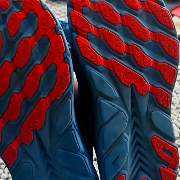 HOKA ONE - Picture 2 of 3